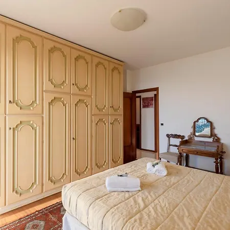Διαμέρισμα Joivy Vintage Flat With Garden And Parking *