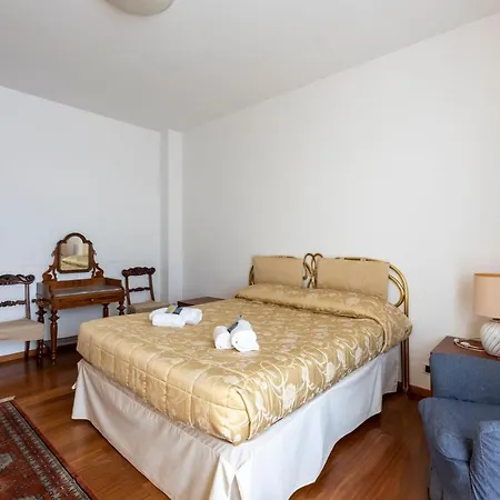 Joivy Vintage Flat With Garden And Parking *